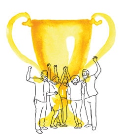 Juichende mensen met trofee beker Juichende mensen met trofee beker