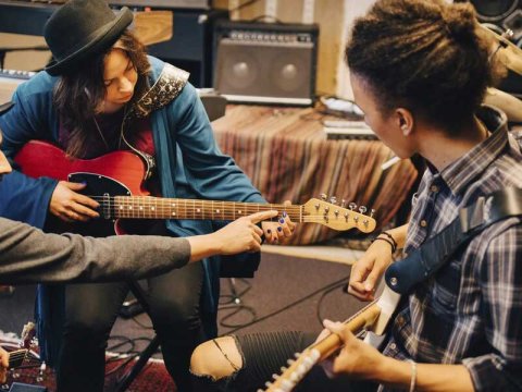 Het geld waard: Marco geeft duizenden euro’s per jaar uit aan muziekinstrumenten 